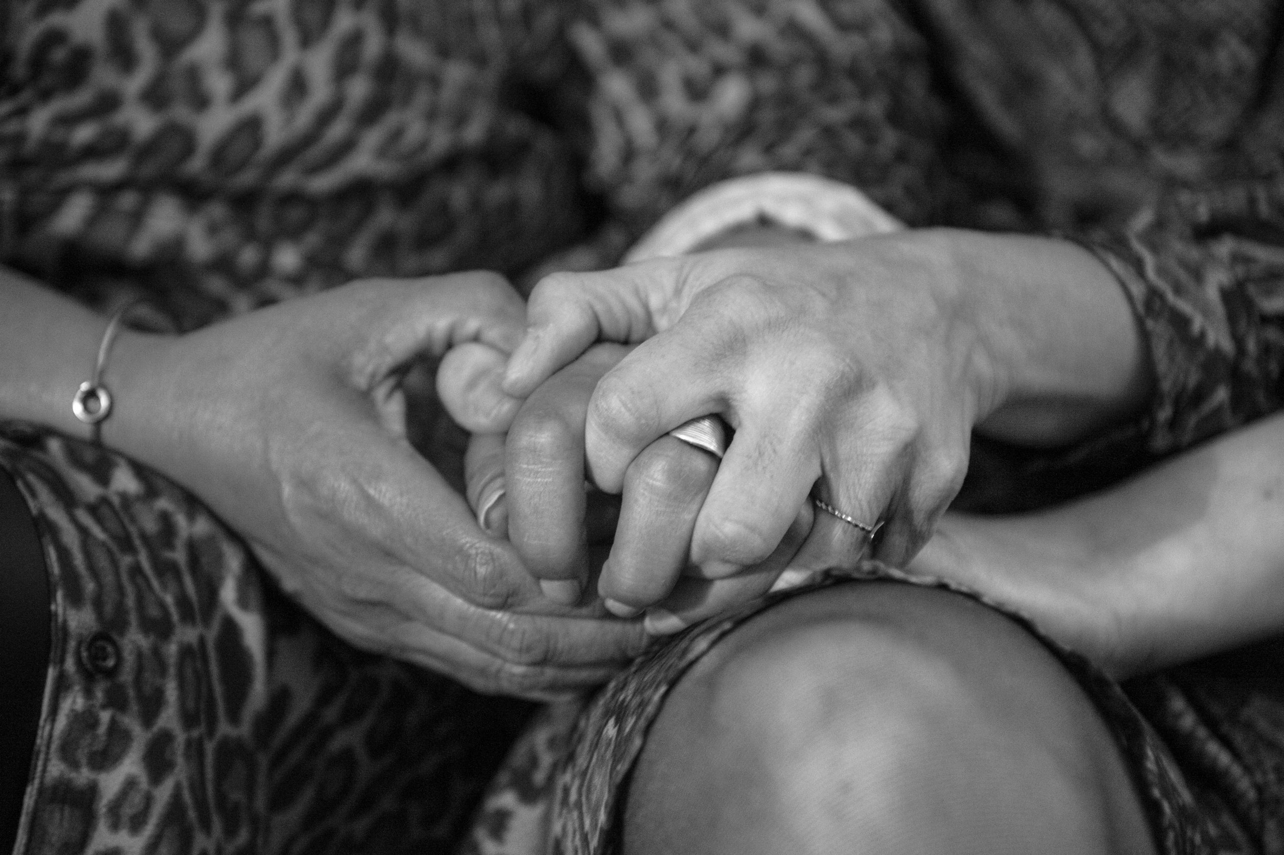 Handen samen gevouwen vooraanzicht- Marion